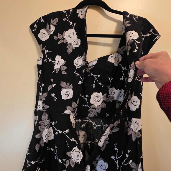 Hell Bunny Vixen Black Floral Dress with Pockets M - Picture 5 of 6